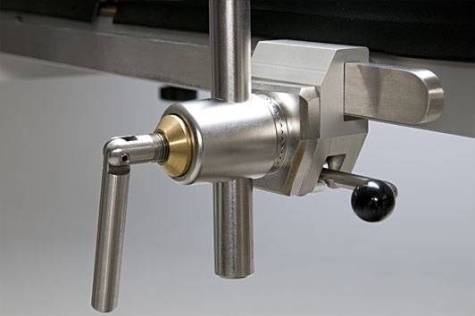 RE10-307-OP-Klemme_3 OP-Tisch-Kloben mit runder Führung bis 16mm - 20 mm